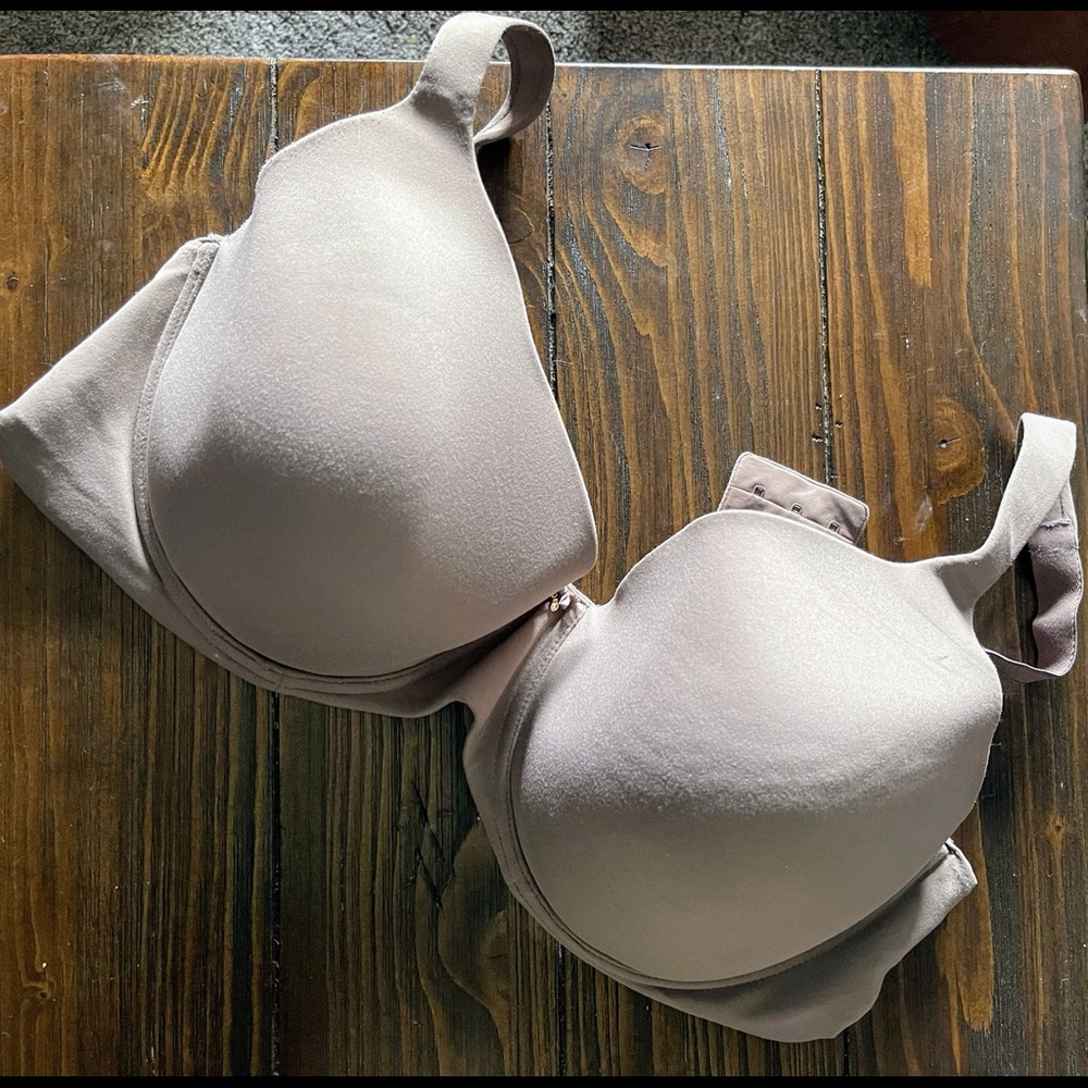 Soma underwire bra size 40DDD in dark grey.